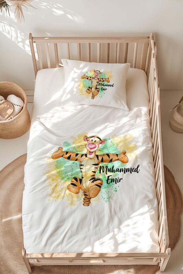 İsme Özel Montessori Yatak Nevresim Takımı (100x200 cm) Winnie The Pooh