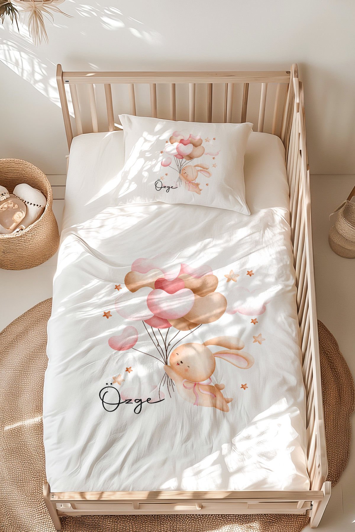 İsme Özel Montessori Yatak Nevresim Takımı (100x200 cm) Balonlar ve Tavşan
