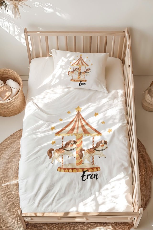 İsme Özel Montessori Yatak Nevresim Takımı (100x200 cm) Atlıkarınca