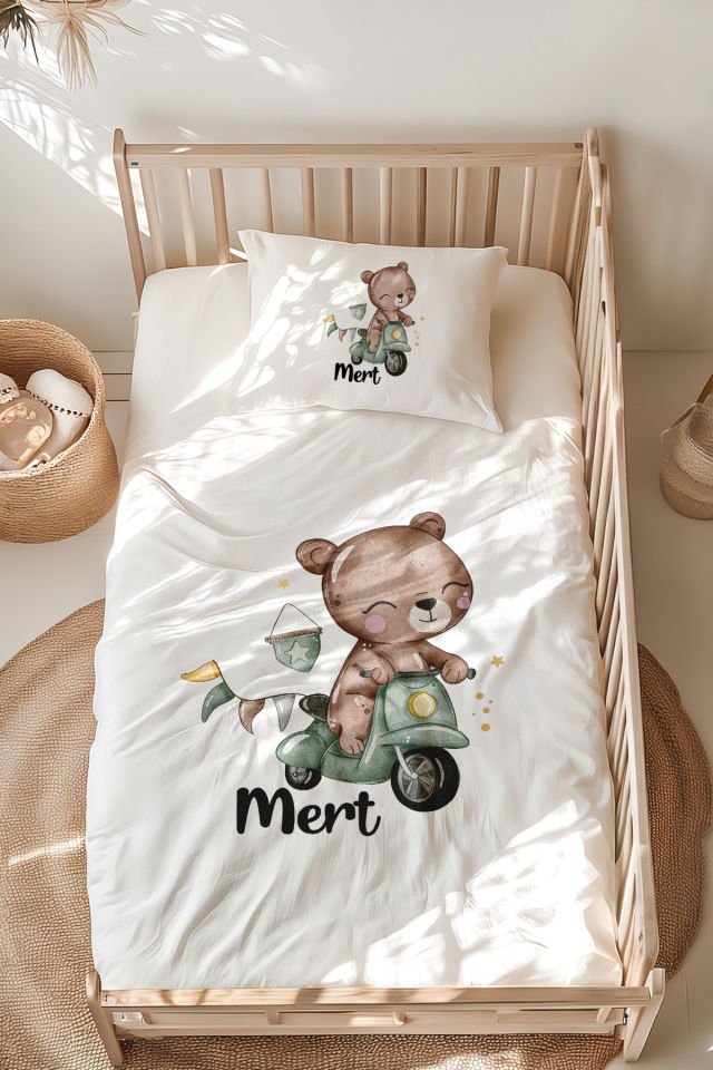 %100 Pamuk İsme Özel Montessori Yatak Nevresim Takımı (100x200 cm) Motorlu Ayıcık