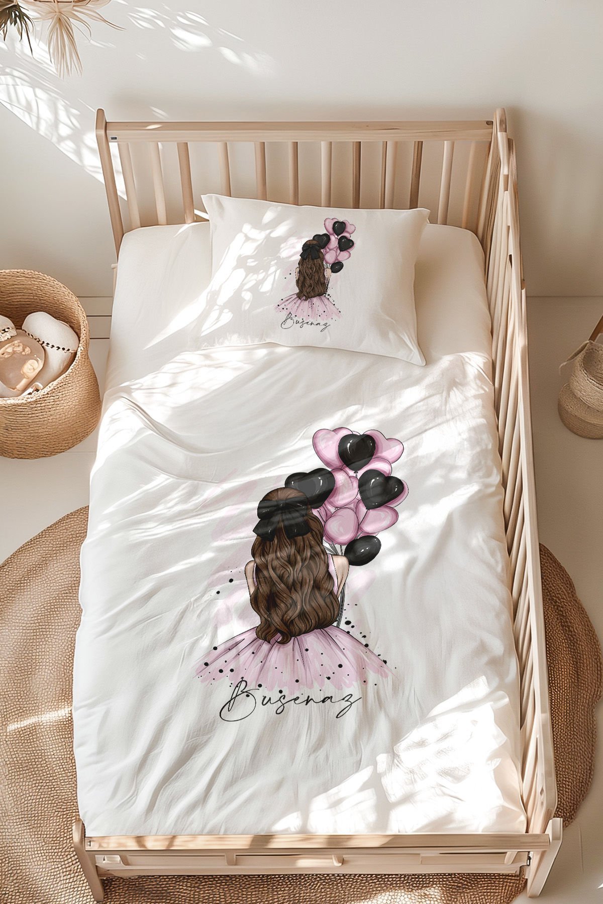 İsme Özel Montessori Yatak Nevresim Takımı (100x200 cm) Siyah Balonlu Kız