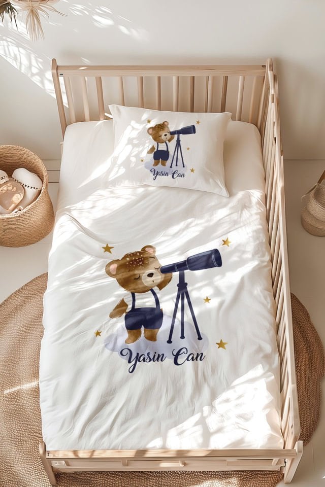 %100 Pamuk İsme Özel Montessori Yatak Nevresim Takımı (100x200 cm) Astronom Ayıcık