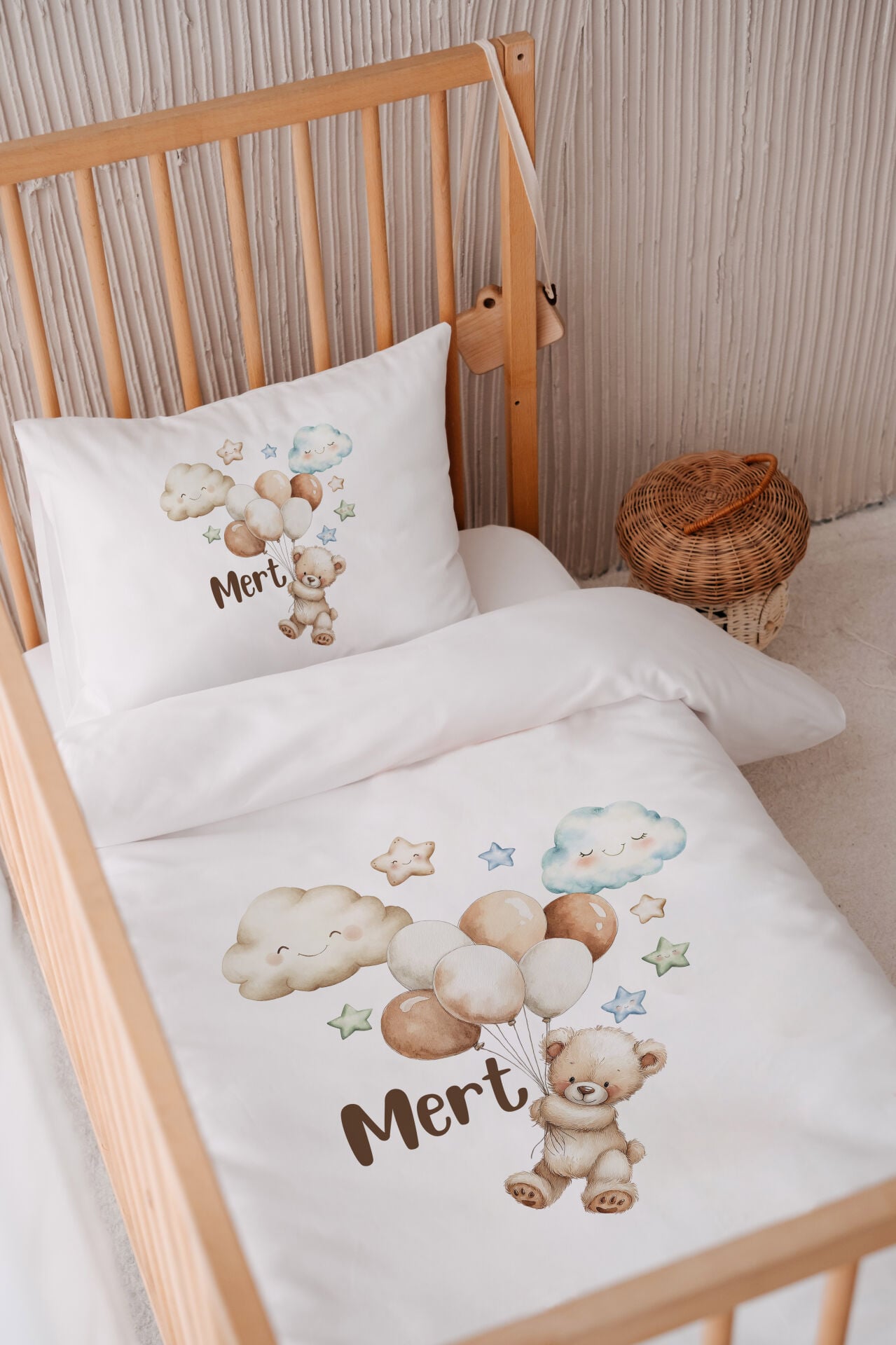 İsme Özel 100x150 Bebek Yatak Nevresim Seti Balon Tutan Ayıcık