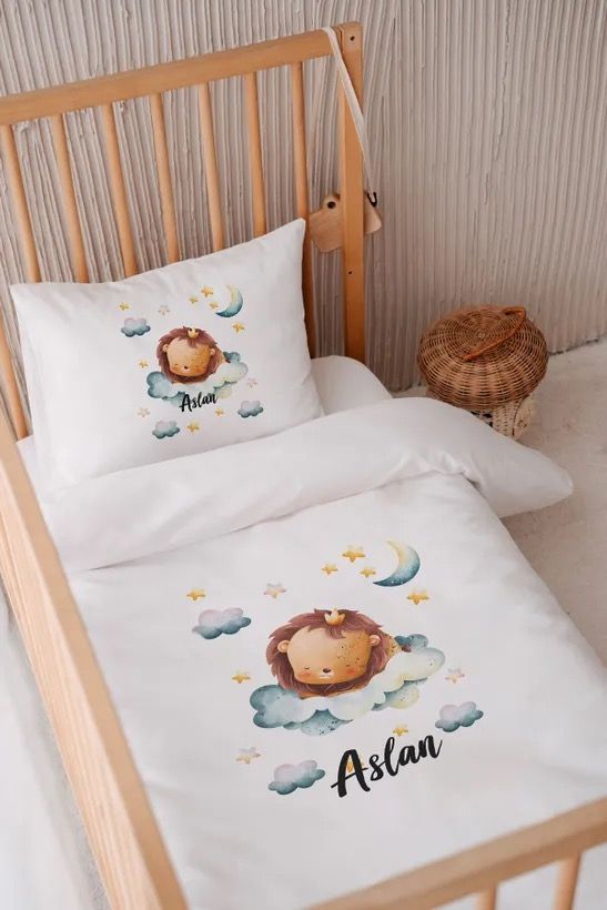 %100 Pamuk Saten İsme Özel 100x150 Bebek Yatak Nevresim Seti Aslan