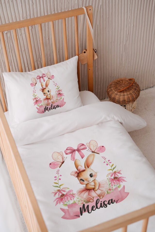 İsme Özel 100x150 Bebek Yatak Nevresim Seti Çelenk Tavşan