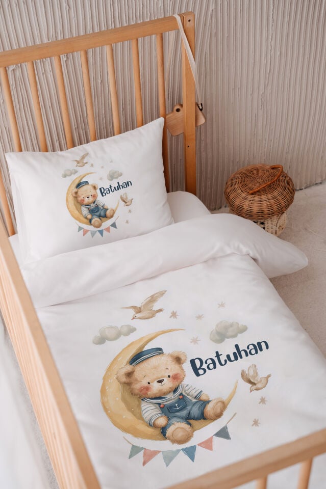 İsme Özel 100x150 Bebek Yatak Nevresim Seti Kaptan Ayıcık