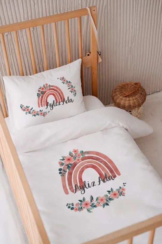İsme Özel 100x150 Bebek Yatak Nevresim Seti Gökkuşağı