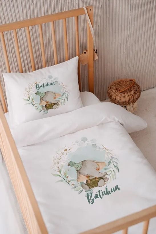İsme Özel 100x150 Bebek Yatak Nevresim Seti Şapkalı Fil