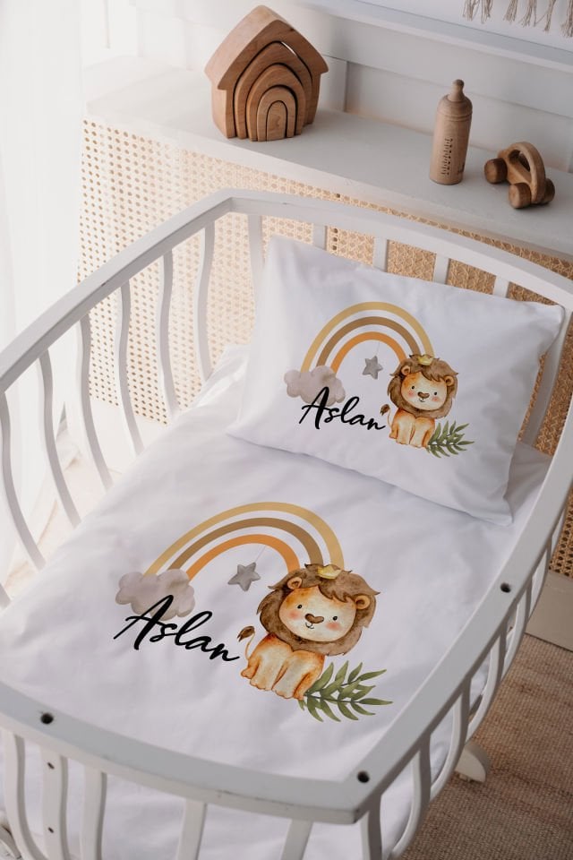 %100 Delux Pamuk İsme Özel 60x100 Anne Yanı Beşik Nevresim Takımı Aslan